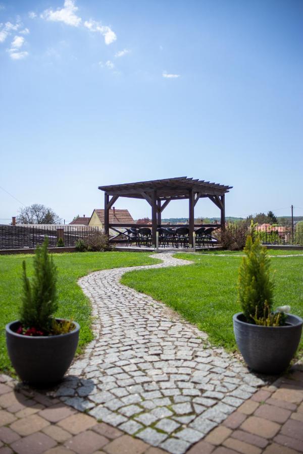 Petreny Borpanzio Frühstückspension 4*